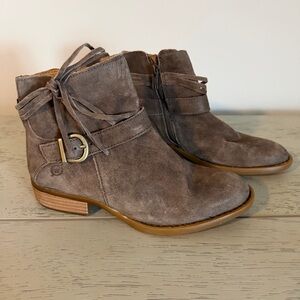 NWOT Born 6 Brown Suede Leather Osha Ankle Boots Buckle Tassel Boho Distressed